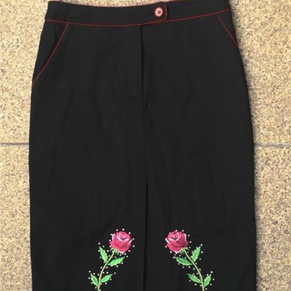 MOSCHINO * CHEAP & CHIC  Embroidered Rose Skirt
